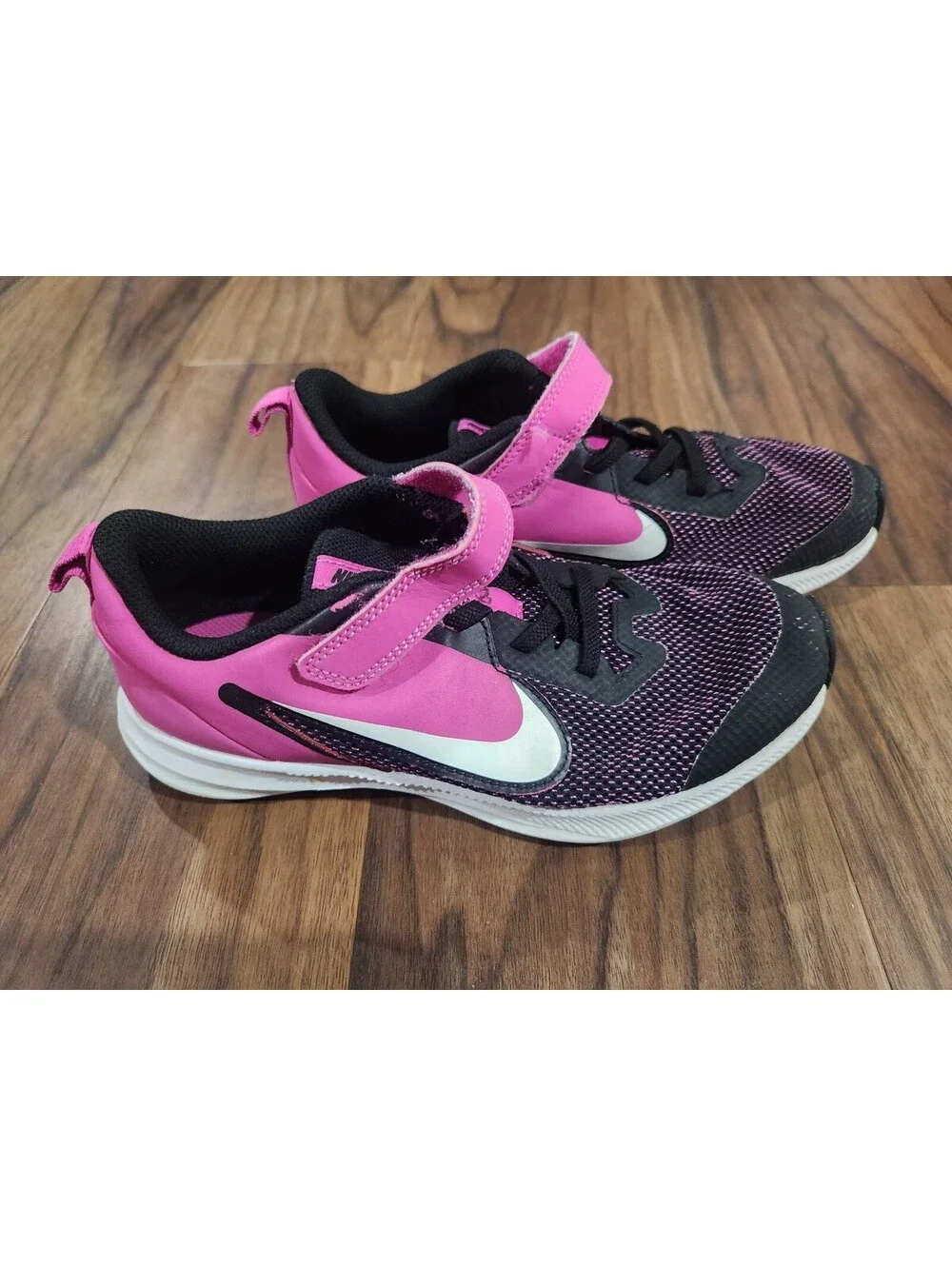 NIKE GIRLS DOWNSHIFTER 9 Fuchsia Shoes Sz 3Y